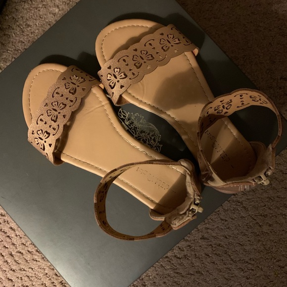 Delias shoes rose gold little girl sandals - Picture 2 of 8